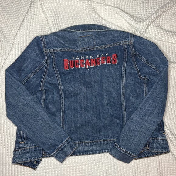 COPY - Women’s Tampa Bay Buccaneers Levi Denim Jacket - Picture 6 of 7